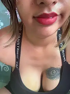Snapshot of neelam_singh0 chatting on 06/23/26, 10:02 neelam singh0 online show from 06/23/26, 10:02
