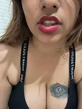 Snapshot of neelam_singh0 chatting on 07/02/26, 10:05 neelam singh0 online show from 07/02/26, 10:05