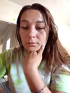 Snapshot of HollyDollsi chatting on 10/22/25, 12:05 HollyDollsi online show from 10/22/25, 12:05