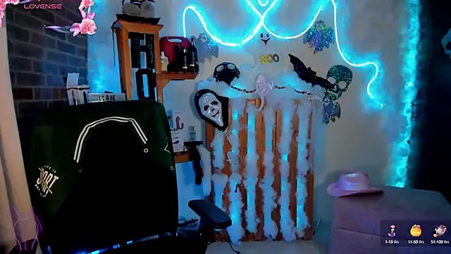 Snapshot of Lizz_martins chatting on 10/18/25, 12:57 Lizz martins online show from 10/18/25, 12:57