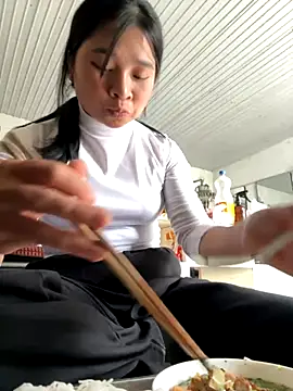 Linh-xxx online show from 11/02/25, 04:37