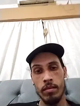 Snapshot of lucho228 chatting on 10/28/25, 06:39 lucho228 online show from 10/28/25, 06:39