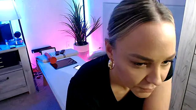 sofiahothead online show from 03/30/26, 06:03