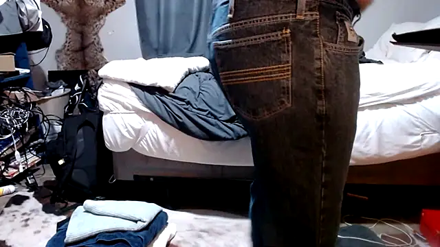 Snapshot of DinoDick4Uall chatting on 04/11/26, 03:05 DinoDick4Uall online show from 04/11/26, 03:05