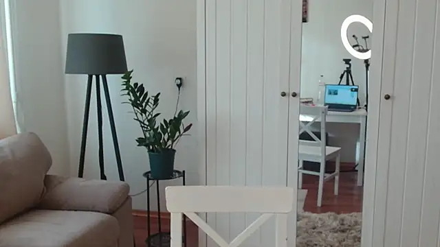 Snapshot of LittleNicolee chatting on 11/25/25, 11:21 LittleNicolee online show from 11/25/25, 11:21