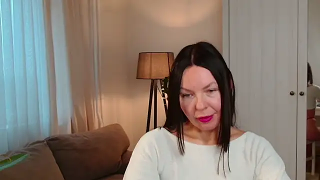 Snapshot of LittleNicolee chatting on 12/15/25, 01:04 LittleNicolee online show from 12/15/25, 01:04