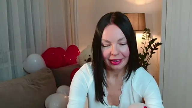 LittleNicolee online show from 02/13/26, 06:48