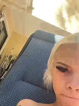 Snapshot of itspinkkk chatting on 10/14/25, 04:08 itspinkkk online show from 10/14/25, 04:08