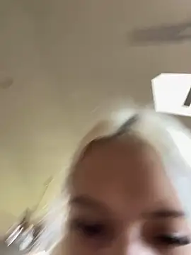 Snapshot of itspinkkk chatting on 10/23/25, 05:44 itspinkkk online show from 10/23/25, 05:44