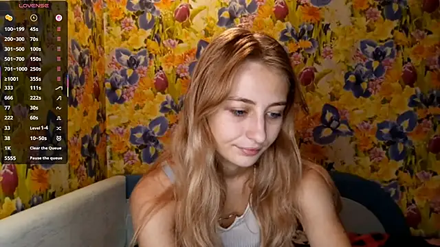 Snapshot of AmeliLia chatting on 10/31/25, 03:35 AmeliLia online show from 10/31/25, 03:35