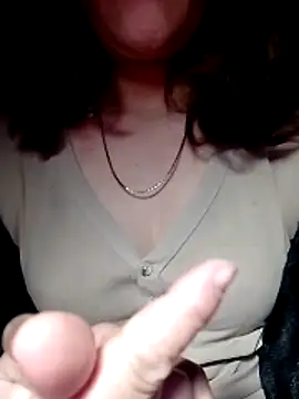 YiyinLy online show from 01/05/26, 07:28