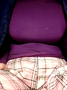 YiyinLy online show from 01/10/26, 01:24