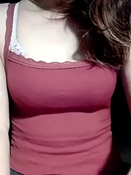 YiyinLy online show from 05/22/26, 10:26