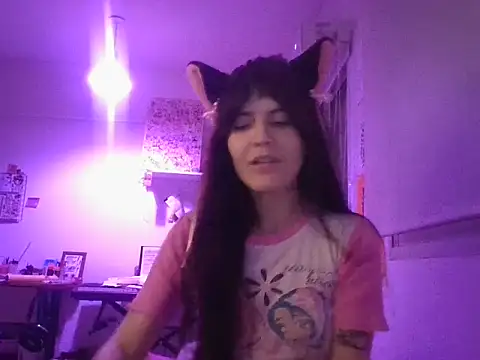 Snapshot of miapink33 chatting on 10/30/25, 03:08 miapink33 online show from 10/30/25, 03:08