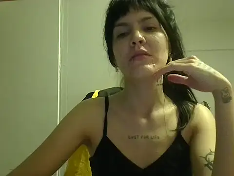 miapink33 online show from 11/15/25, 01:47