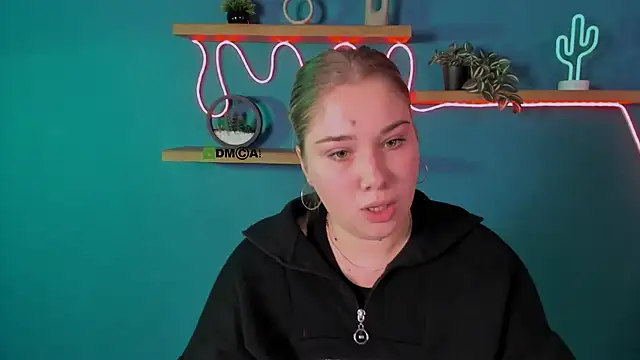 tereza moon online show from 10/18/25, 09:54