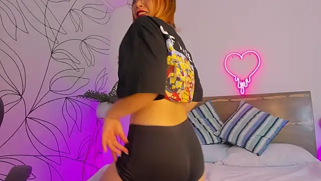 Snapshot of merida_06 chatting on 10/23/25, 02:44 merida 06 online show from 10/23/25, 02:44