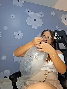 Snapshot of merida_06 chatting on 12/02/25, 08:37 merida 06 online show from 12/02/25, 08:37