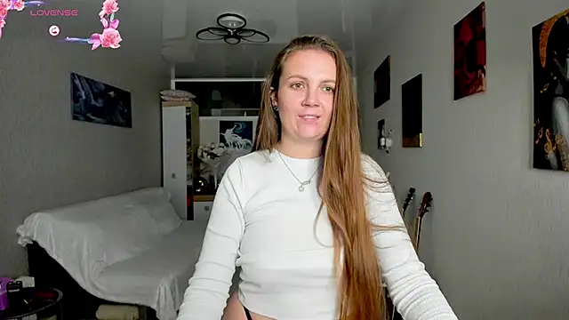 Snapshot of Amy__Leee_ chatting on 10/26/25, 04:24 Amy Leee online show from 10/26/25, 04:24