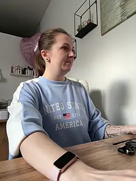 Snapshot of Amy__Leee_ chatting on 04/07/26, 11:10 Amy Leee online show from 04/07/26, 11:10