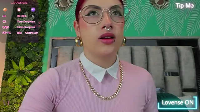 Darlyhooper01 online show from 10/24/25, 12:56