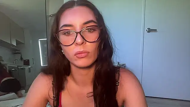 Snapshot of mollyy2006 chatting on 03/19/26, 12:03 mollyy2006 online show from 03/19/26, 12:03