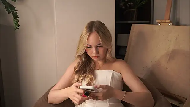 AshlieJauch online show from 10/17/25, 03:42