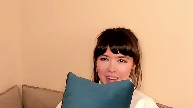 Snapshot of SandieMuss chatting on 10/14/25, 01:12 SandieMuss online show from 10/14/25, 01:12