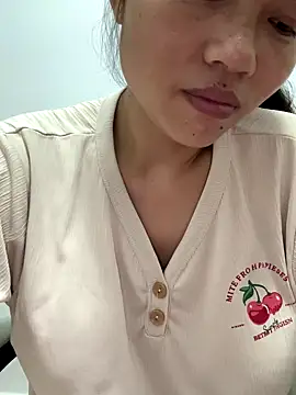 Nini-cn online show from 10/17/25, 02:08