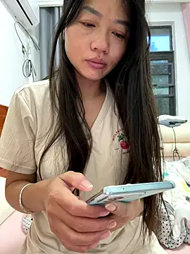 Nini-cn online show from 10/21/25, 10:21