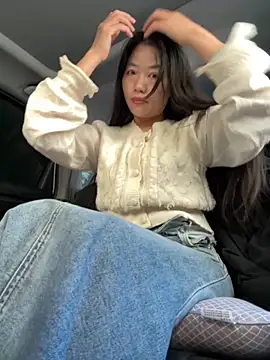 Nini-cn online show from 10/24/25, 12:52