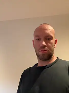 Snapshot of Missleil chatting on 10/31/25, 03:35 Missleil online show from 10/31/25, 03:35