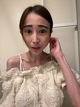 Snapshot of ericiii chatting on 12/19/25, 02:35 ericiii online show from 12/19/25, 02:35