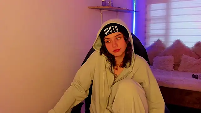 Emily Lindey online show from 10/26/25, 07:20