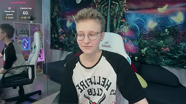 EllaSloan online show from 10/21/25, 06:03
