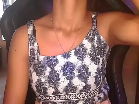 Snapshot of Surbhi_Taneja chatting on 11/04/25, 06:34 Surbhi Taneja online show from 11/04/25, 06:34