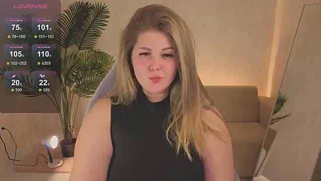 Scarlet Sinera online show from 11/06/25, 09:26