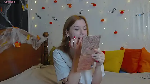 Snapshot of MeganNewCat chatting on 10/23/25, 08:46 MeganNewCat online show from 10/23/25, 08:46