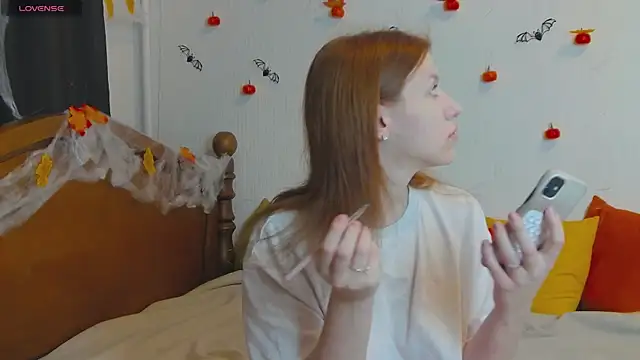 Snapshot of MeganNewCat chatting on 10/24/25, 08:44 MeganNewCat online show from 10/24/25, 08:44