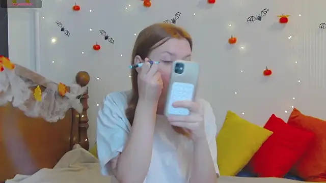 Snapshot of MeganNewCat chatting on 10/25/25, 09:28 MeganNewCat online show from 10/25/25, 09:28