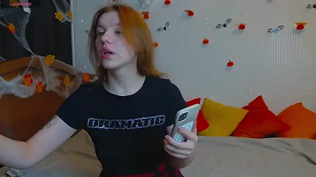 Snapshot of MeganNewCat chatting on 10/29/25, 10:06 MeganNewCat online show from 10/29/25, 10:06