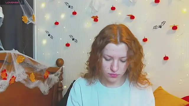 Snapshot of MeganNewCat chatting on 10/30/25, 01:23 MeganNewCat online show from 10/30/25, 01:23