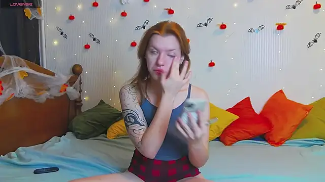 Snapshot of MeganNewCat chatting on 11/01/25, 09:44 MeganNewCat online show from 11/01/25, 09:44