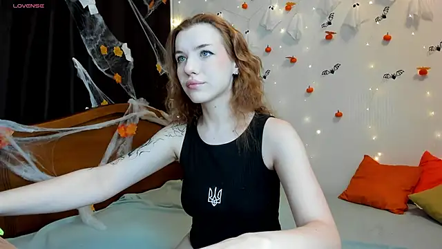 Snapshot of MeganNewCat chatting on 11/08/25, 10:15 MeganNewCat online show from 11/08/25, 10:15