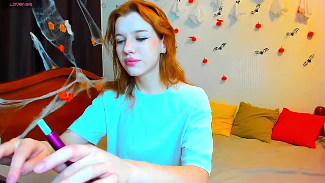 Snapshot of MeganNewCat chatting on 11/14/25, 09:19 MeganNewCat online show from 11/14/25, 09:19