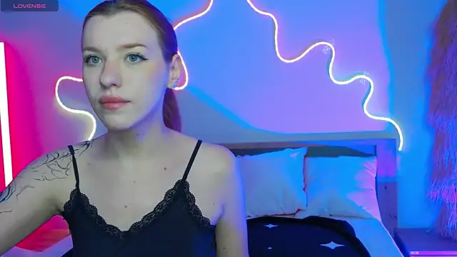 Snapshot of MeganNewCat chatting on 11/17/25, 04:57 MeganNewCat online show from 11/17/25, 04:57