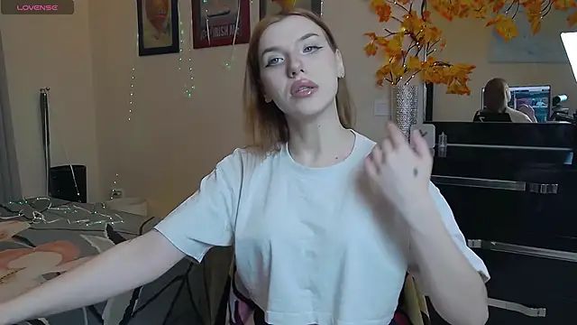 Snapshot of MeganNewCat chatting on 12/14/25, 08:24 MeganNewCat online show from 12/14/25, 08:24