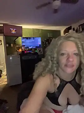 Snapshot of queenkelly1234 chatting on 10/29/25, 02:36 queenkelly1234 online show from 10/29/25, 02:36