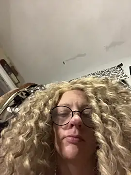 Snapshot of queenkelly1234 chatting on 10/29/25, 03:14 queenkelly1234 online show from 10/29/25, 03:14