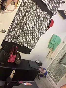 Snapshot of queenkelly1234 chatting on 11/15/25, 12:34 queenkelly1234 online show from 11/15/25, 12:34